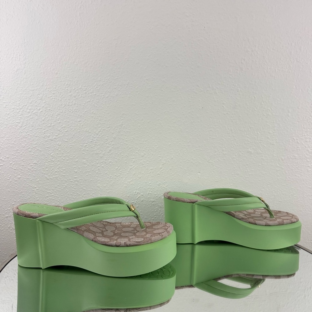 !SOLD! COACH Pistachio Green Leather Y2K Franki Monogram Platform Flip Flops - Picture 3 of 12